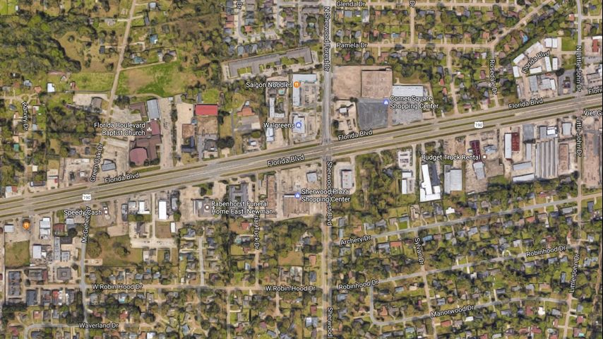 Motorcycle rider injured after hitting truck on Florida Blvd.