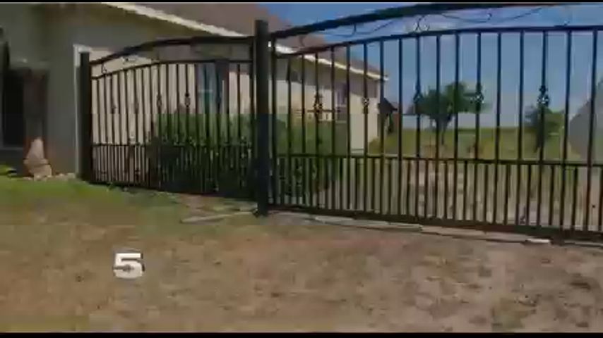 Incomplete Fence Job Leaves Weslaco Resident Worried for Safety