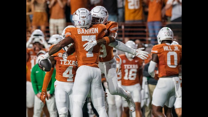 SEC fines Texas $250,000, Longhorns apologize after fans throw trash on field against Georgia