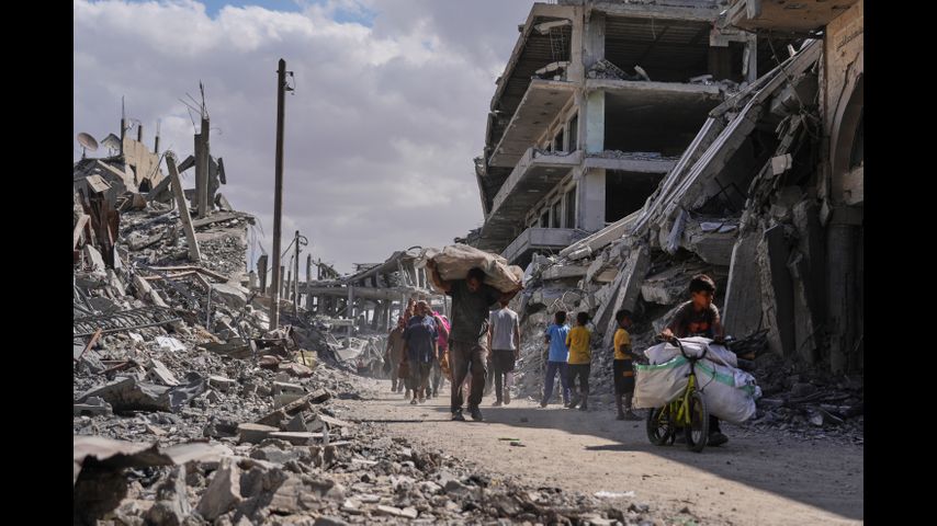 Thousands of Palestinians return to what remains of their homes as Gaza ceasefire takes effect