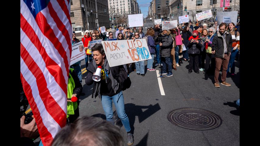 Juez: el desmantelamiento de USAID probablemente violó la Constitución; prohíbe a DOGE más recortes