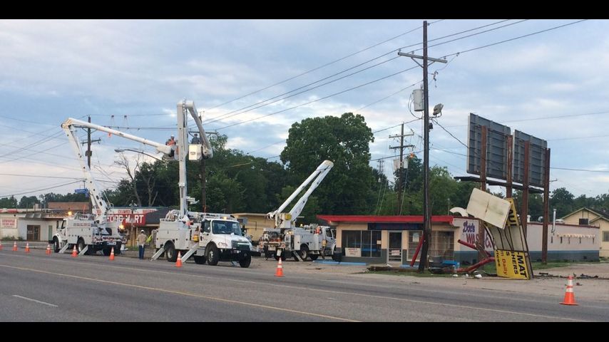 Hundreds without power following early morning crash