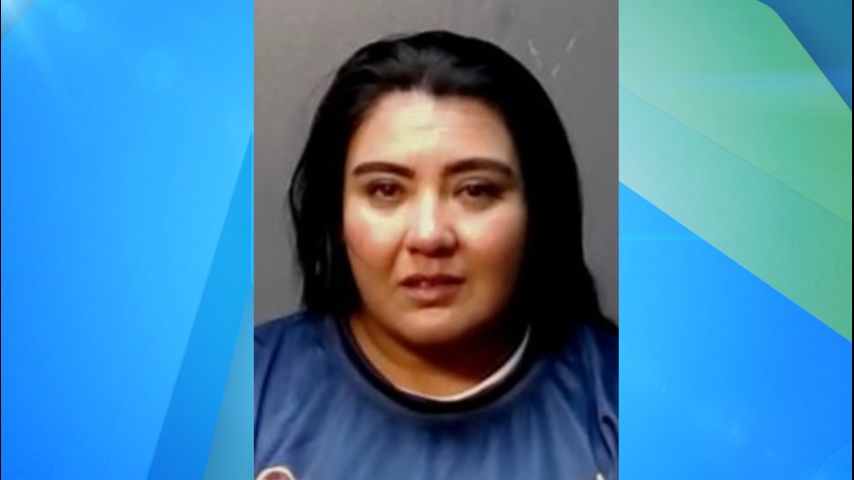 Mujer se enfrenta a no ir a la cárcel tras presuntamente agredir a menor en evento deportivo