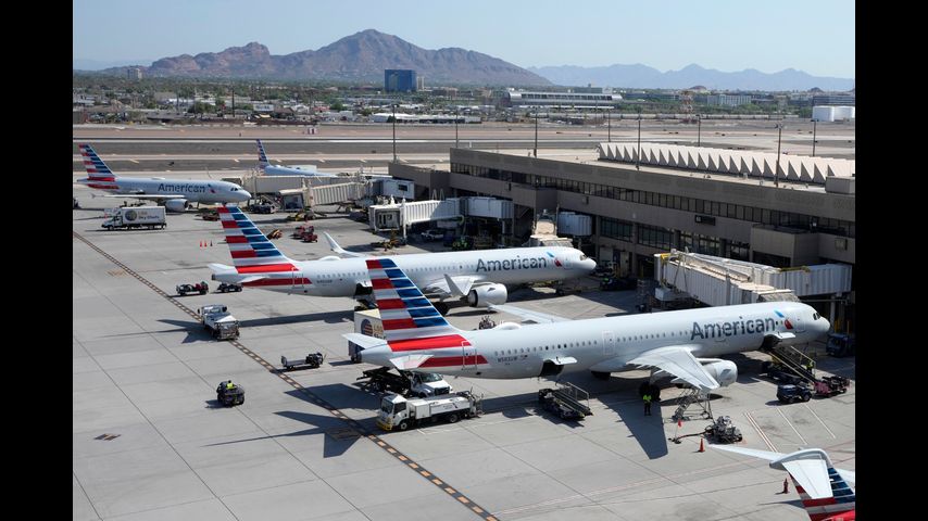 Heavy travel day off to a rough start after American Airlines briefly grounds all flights