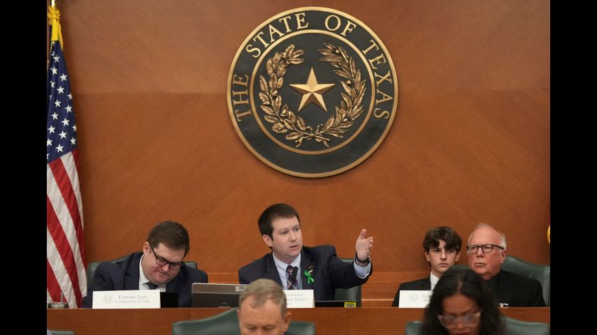 Democrats slam rush to redraw US House maps at first hearing in Texas