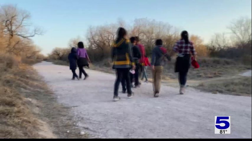 Us Awards Huge Shelter Contracts Amid Child Migrant Increase