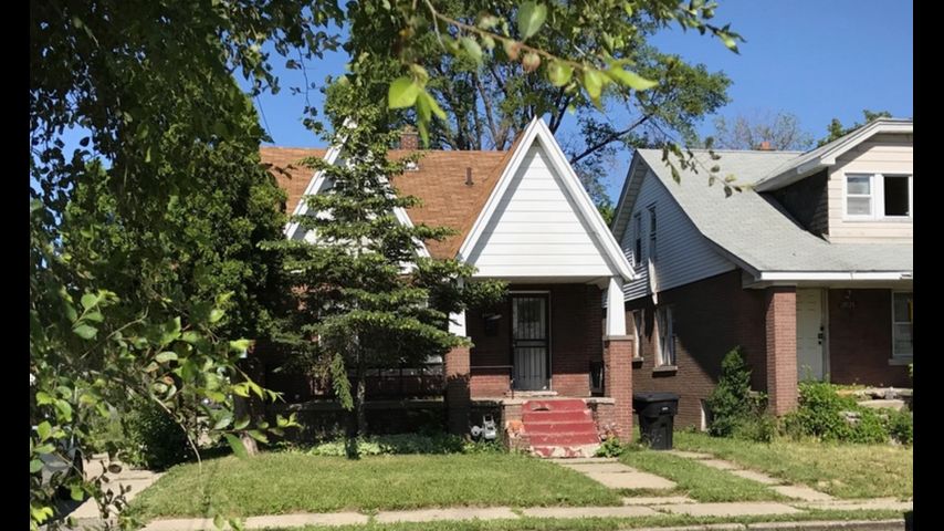 Pregnant Detroit woman ambushed, shot 4 times outside home