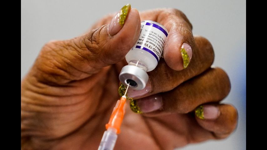 Tercera dosis de AstraZeneca o Pfizer, eficaz contra ómicron