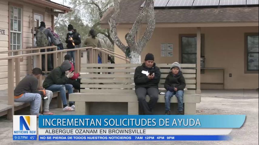 Migrantes en Brownsville permanecen varados por el frío ártico