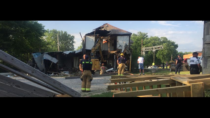 Ohio pizzeria demolished after sinkhole opens underneath it