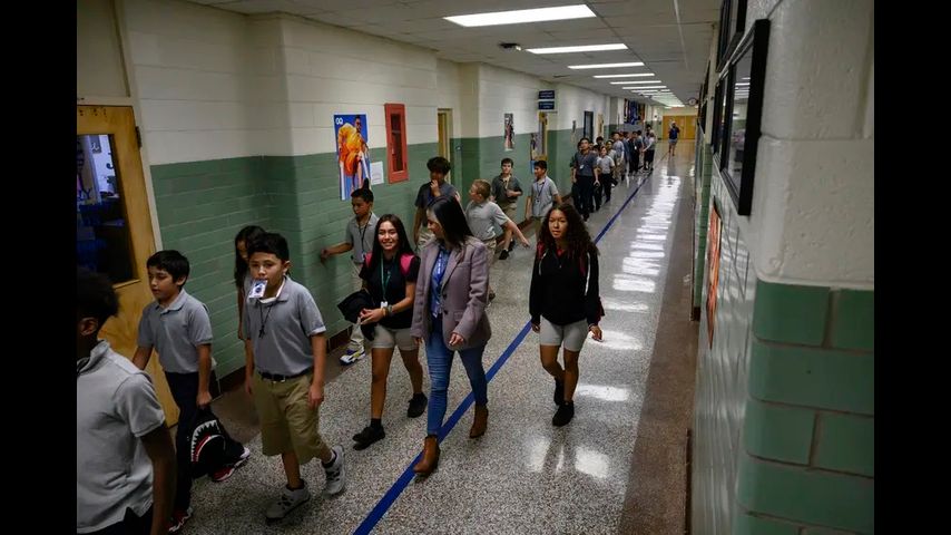Texas lawmakers advancing bill to ban kids from social media