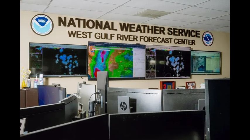 Weather warnings gave officials a 3 hour, 21 minute window to save lives in Kerr County. What happened then remains unclear.