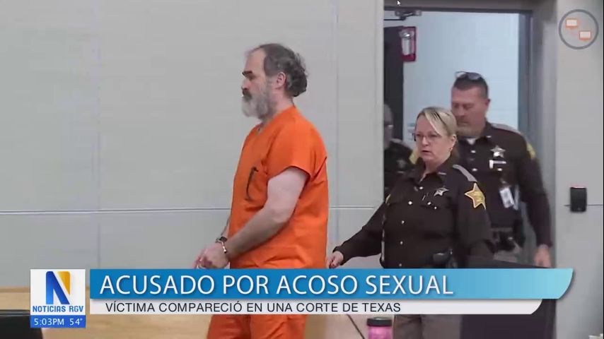 Hombre que enfrenta cargos de acoso a jugadora de la WNBA comparece en corte de Texas