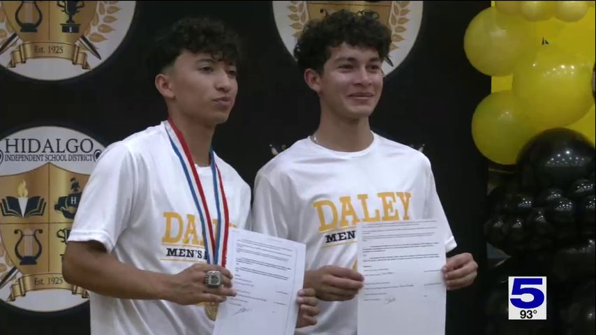 Hidalgo soccer players sign to Richard J. Daley College