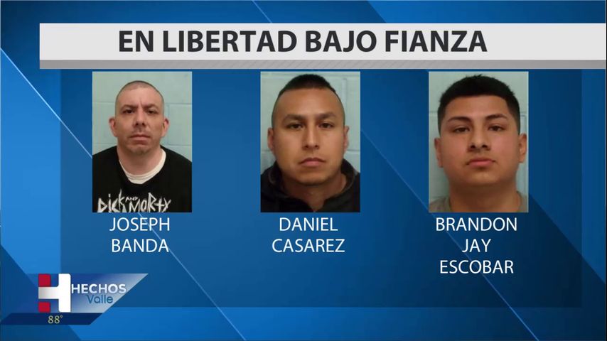 3 arrestados, acusados de solicitación en línea de un menor