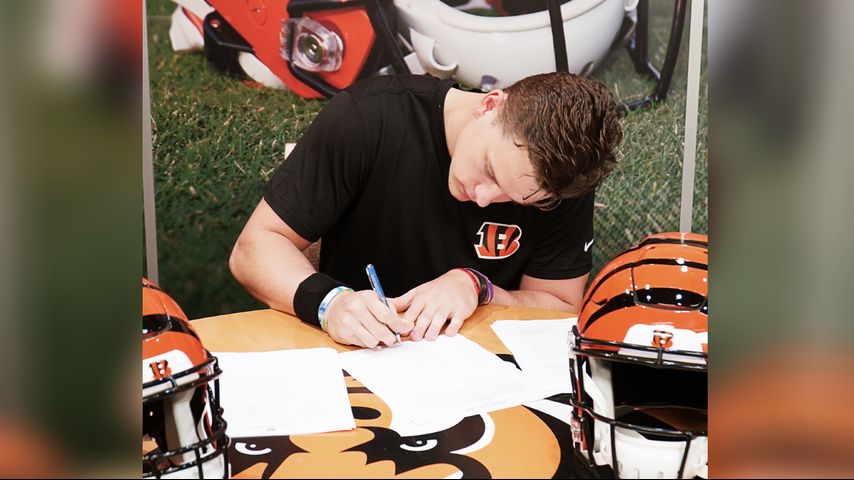 Former LSU QB Joe Burrow signs contract with Bengals