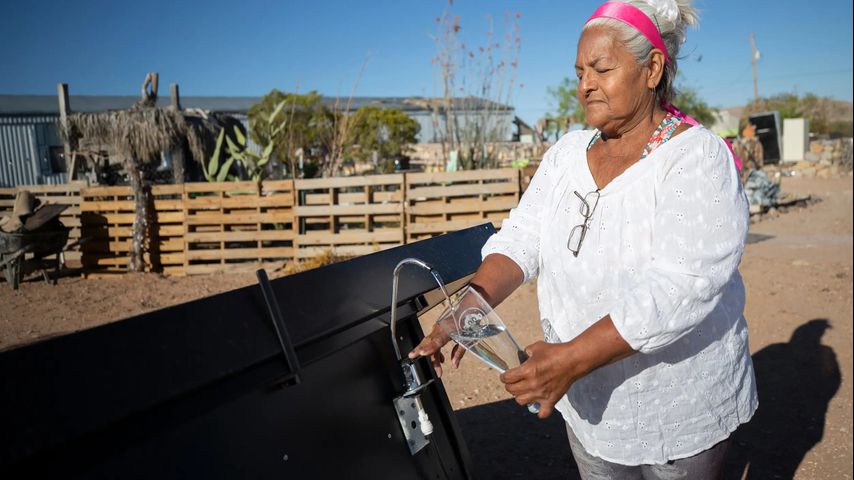 Without access to water lines, Texas colonias residents are pulling water from the desert air