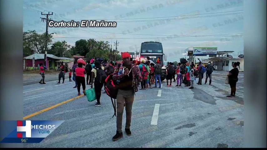 Miles de migrantes haitianos acampan bajo puentes en Texas