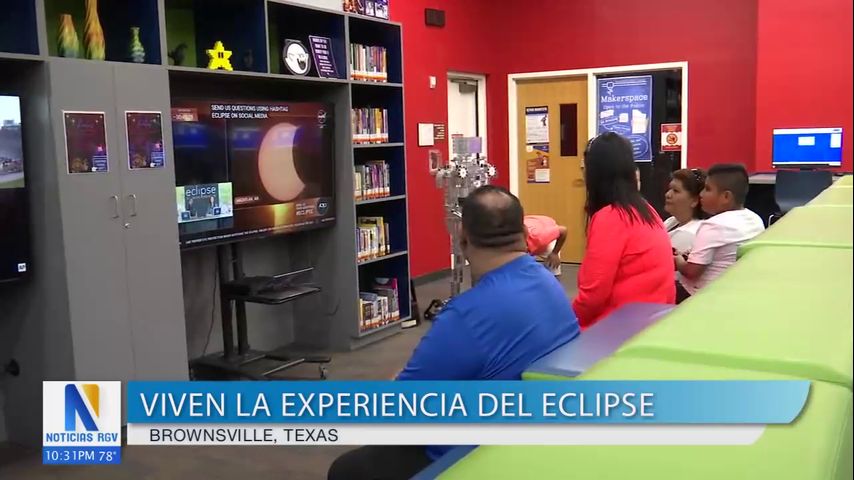 Residentes de Brownsville presenciaron el eclipse solar desde la biblioteca pública