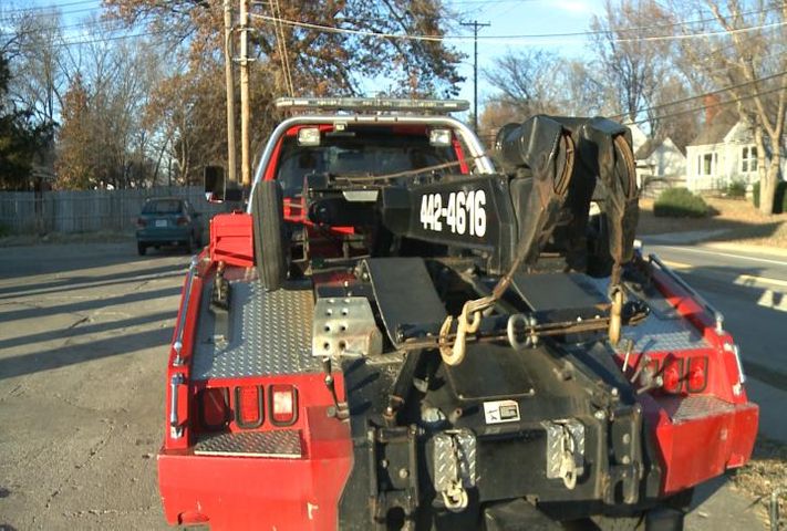 Drivers don't treat tow trucks like emergency vehicles