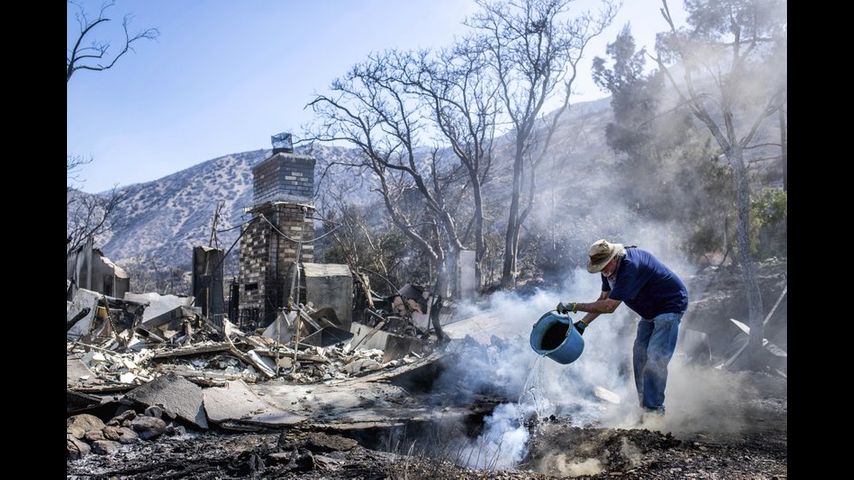 Enorme incendio en California amenaza a más de 1,000 casas