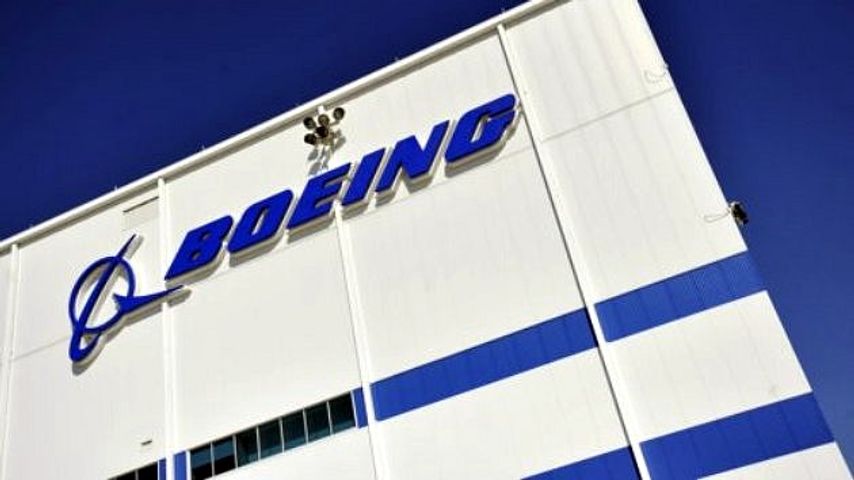 Boeing To Issue Layoff Notices To Hundreds Of Employees