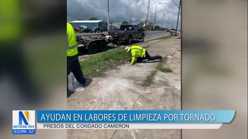 Reclusos del Condado Cameron ayudan con las labores de limpieza