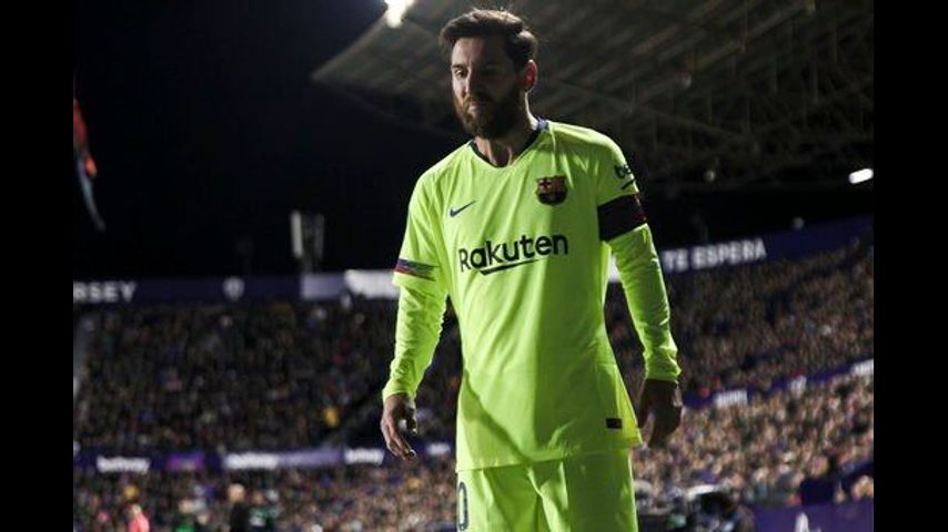 Messi receives 5th Golden Shoe award for Europe's top scorer