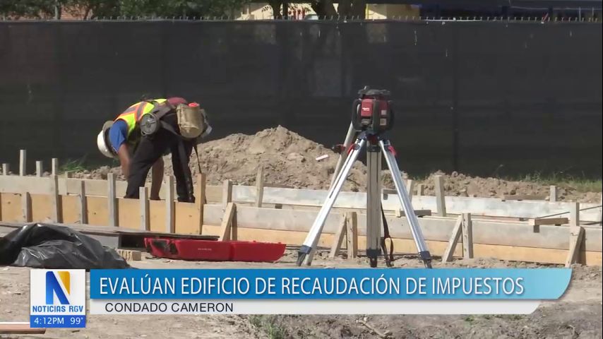 Ingenieros del condado Cameron evalúan los avances en la construcción de las nuevas oficinas de impuestos