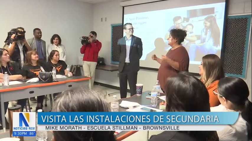 Secretario de la Agencia de Educación de Texas visitó una escuela secundaria de Brownsville para supervisar la seguridad escolar