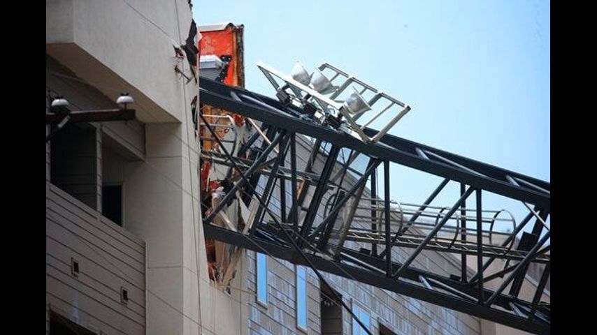 Crane collapses on Dallas apartment building, injuring some