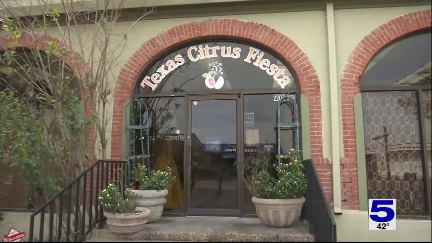 Texas Citrus Fiesta holding cocktail competition