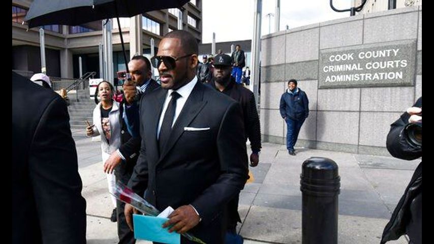 R. Kelly lawyer: Michael Avenatti charges raise questions