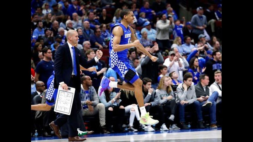 Johnson, Travis lead No. 19 Kentucky over No. 9 UNC, 80-72