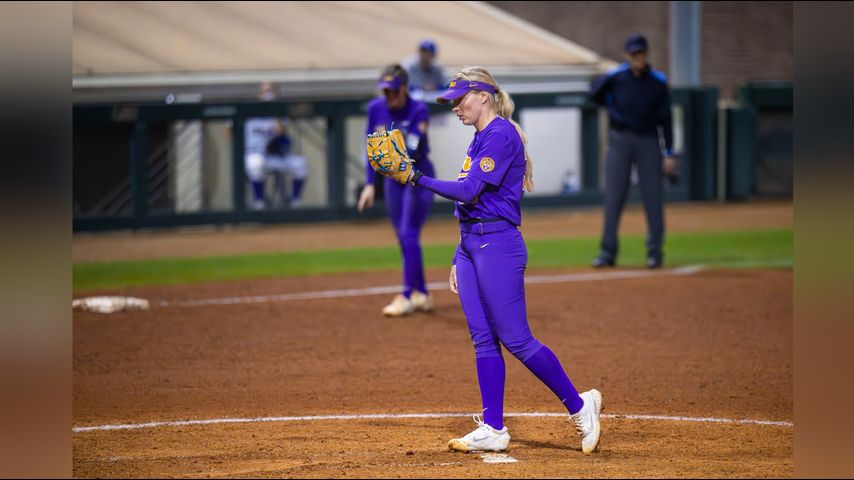 Instant Analysis: LSU softball falls again in series opener at Missouri -  Yahoo Sports