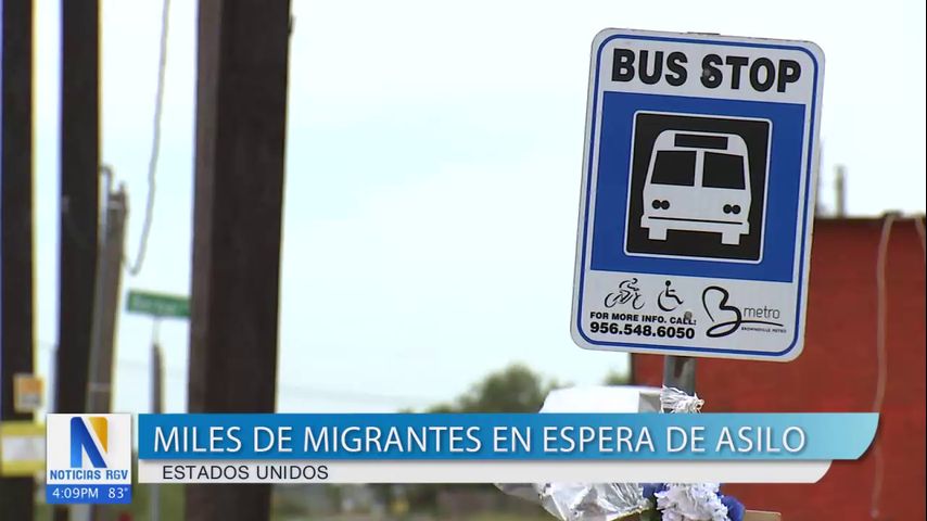 Miles de migrantes siguen esperando por asilo en la frontera