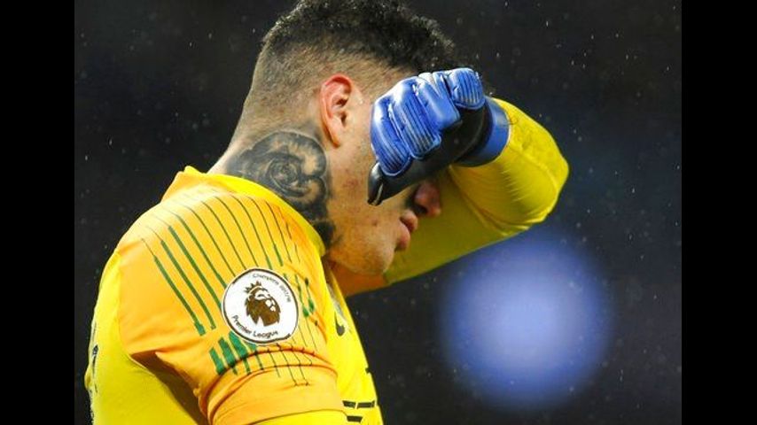 Solskjaer starts Man U with win; Man City and Chelsea lose