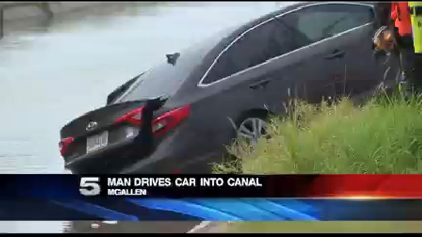 Hombre en Recuperación Después de Conducir su Auto hacia Canal