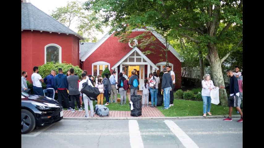 Migrants flown from Texas to Massachusetts sue “Perla,” the woman who recruited them for flights