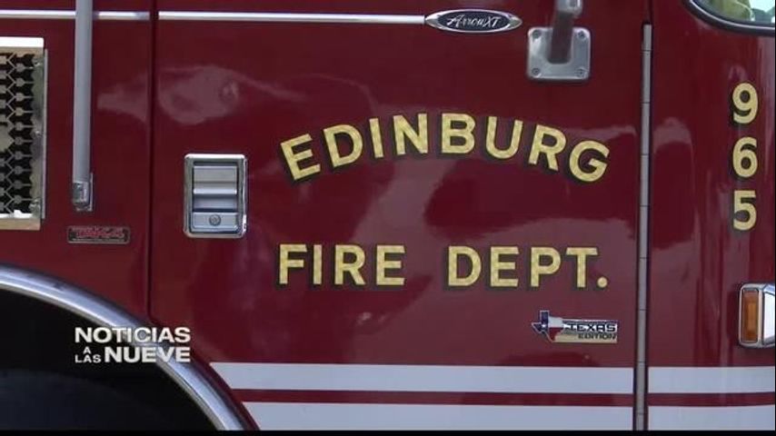 Bomberos de Edinburg Investigan Incendio de Trailer