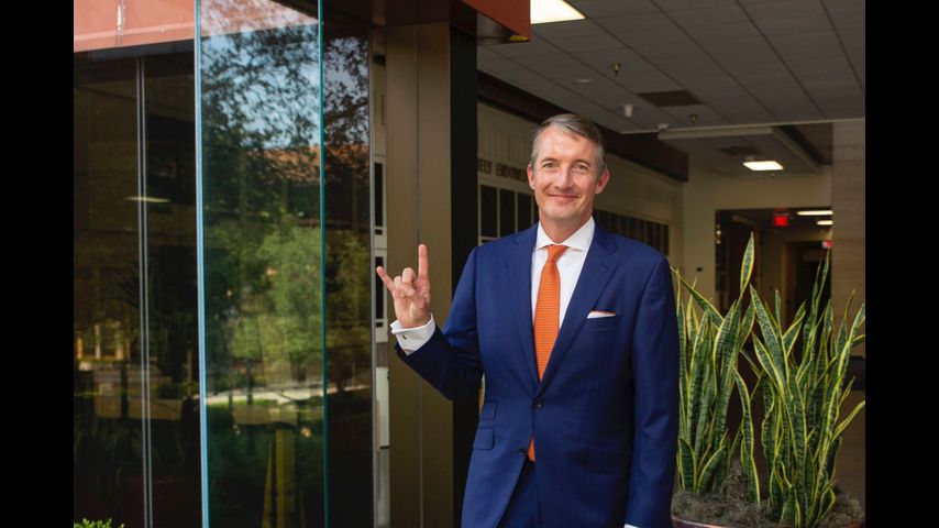 UT-Austin President Jay Hartzell poised to make $1.25 million annually, 40% more than former president