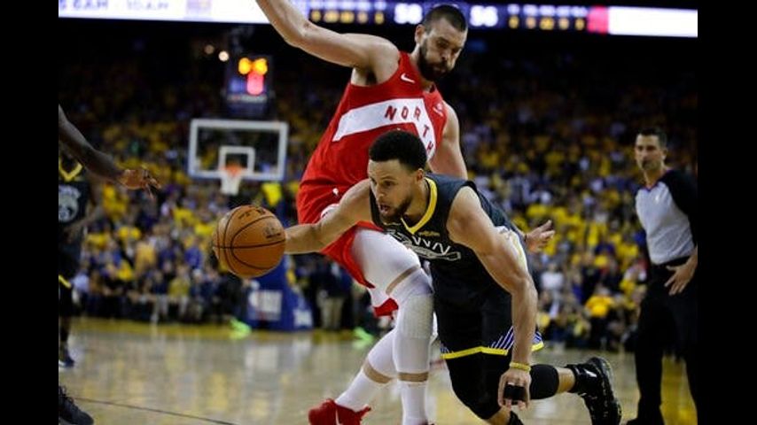 Leonard, Raptors move within victory of first championship