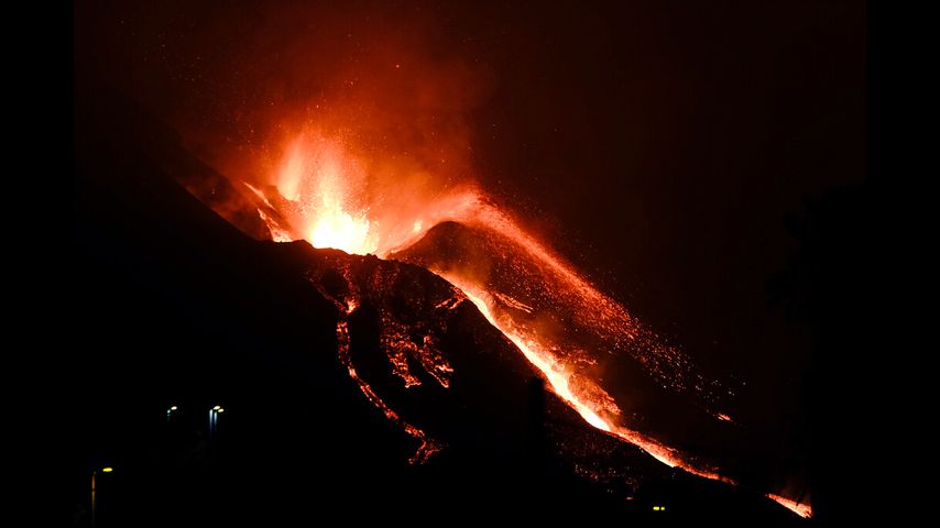 La Palma's volcanic eruption is going strong 3 weeks later