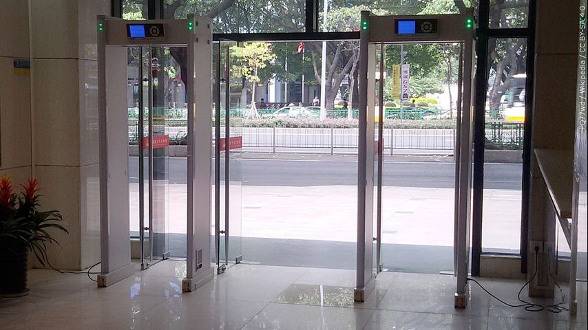 Revolving door - Wikipedia