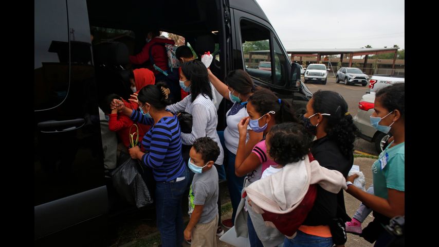 Migrant families freed without court notice or any paperwork