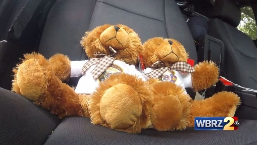 Police in Denham Springs use teddy bears to comfort children