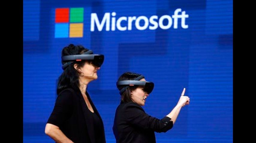 Army wants Microsoft's HoloLens headsets for battlefield