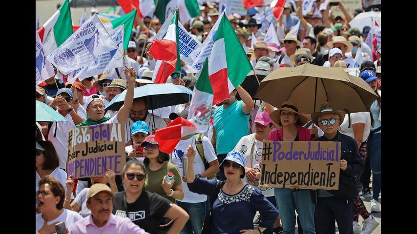 Protesters against judiciary overhaul plan urge Mexican president to 'respect democracy'