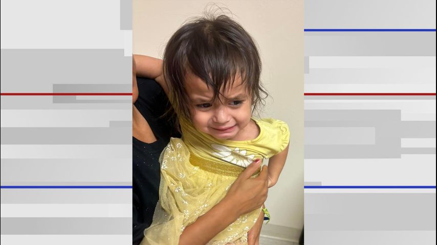 Alton police: Mother arrested after child found wandering the streets