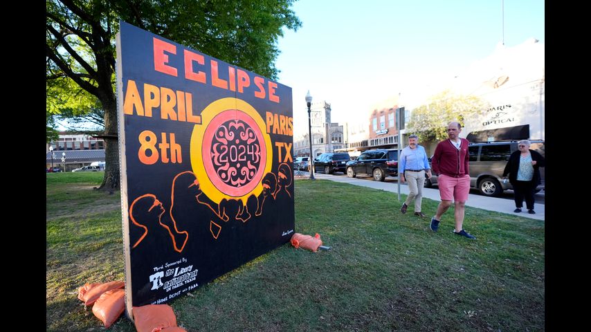 Huge crowds await a total solar eclipse in North America. Clouds may spoil the view - Vimarsana News